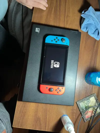 Nintendo Switch V2 usada en excelente estado - miniatura 6