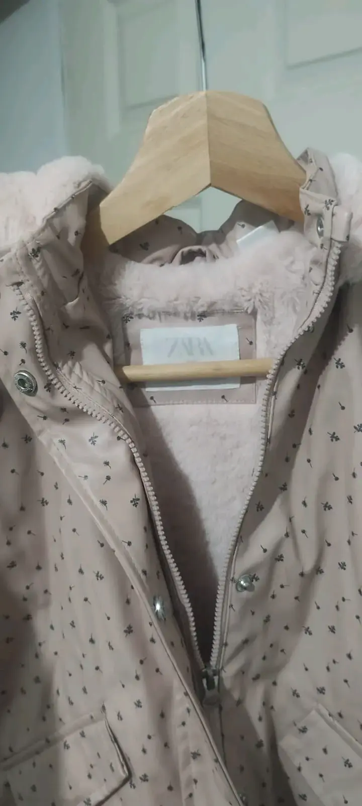 Abrigo infantil beige con capucha - 2