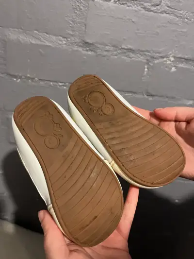 Zapatillas amarillas de bebé - miniatura 1