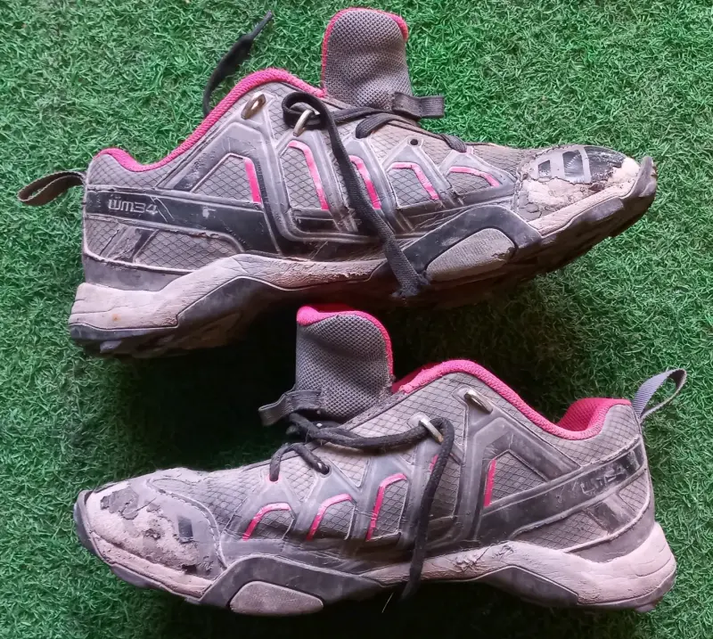 Zapatillas deportivas gris y rosado - 1