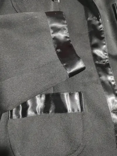 Blazer negro con detalles satinados - miniatura 1