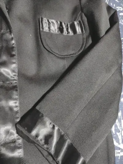 Blazer negro con detalles satinados - miniatura 2