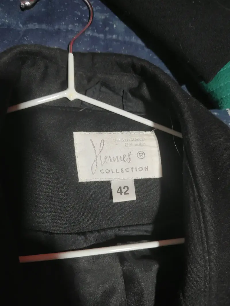 Blazer negro con detalles satinados - 5