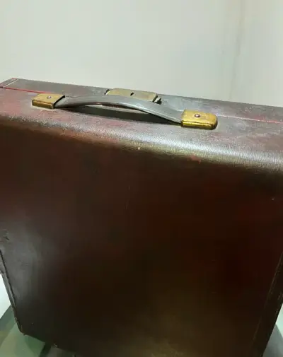 Máquina de escribir Olivetti Studio 44 - miniatura 4