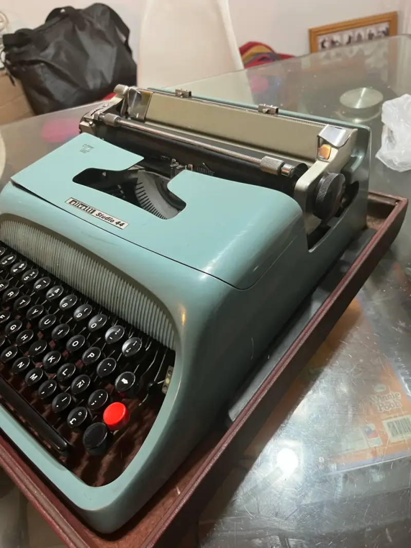 Máquina de escribir Olivetti Studio 44 - 5