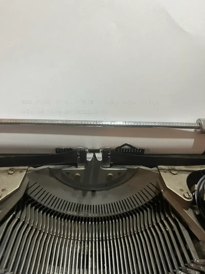 Máquina de escribir Olivetti Studio 44 - 6