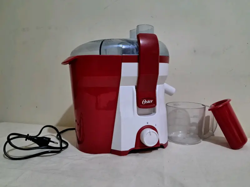 Extractor de jugos Oster rojo 400W - 1