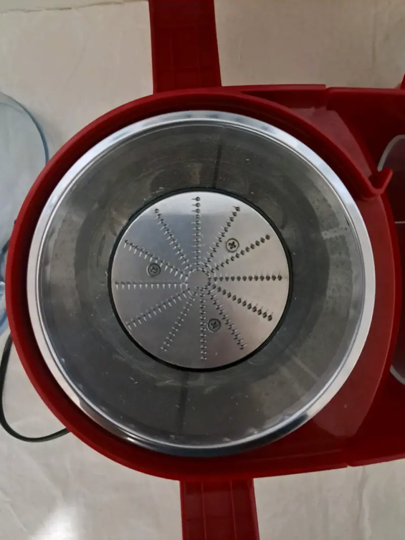 Extractor de jugos Oster rojo 400W - 3