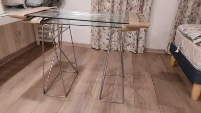 Escritorio de vidrio y metal (110x55x80) - miniatura 1