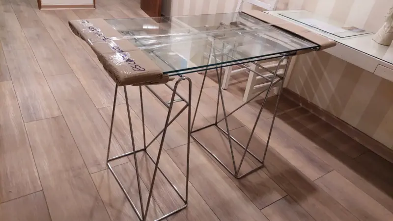 Escritorio de vidrio y metal (110x55x80) - 2