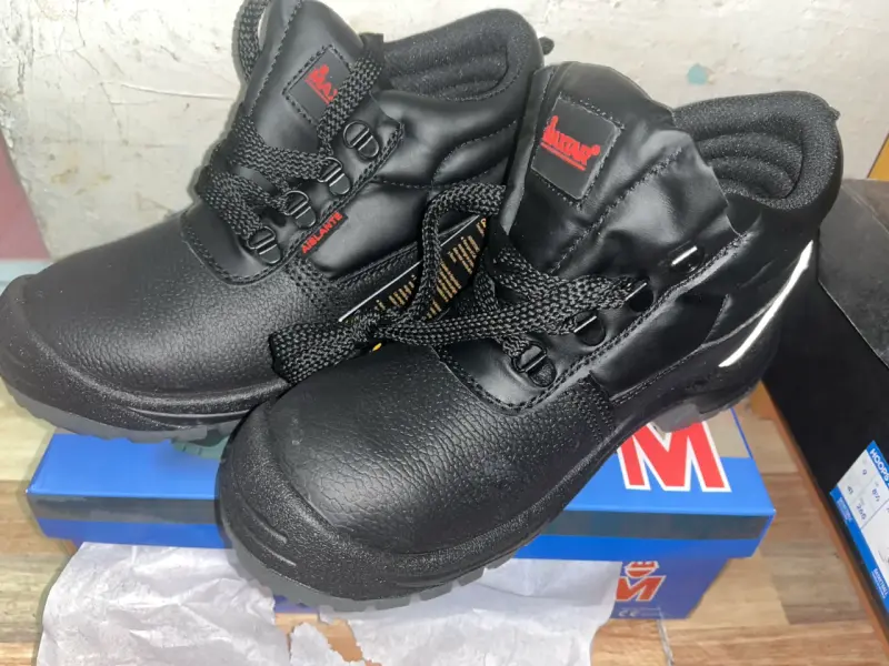 Botas de trabajo negras nuevas - 2