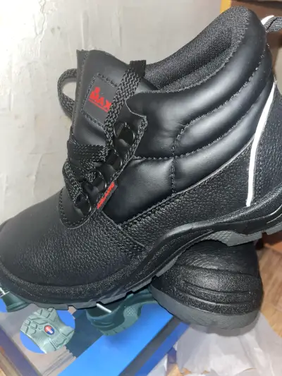 Botas de trabajo negras nuevas - miniatura 3