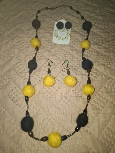 Set collar y aros de fieltro - miniatura 1