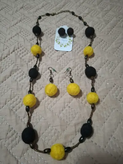 Set collar y aros de fieltro - miniatura 2