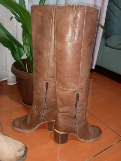 Botas largas café de cuero - miniatura 2