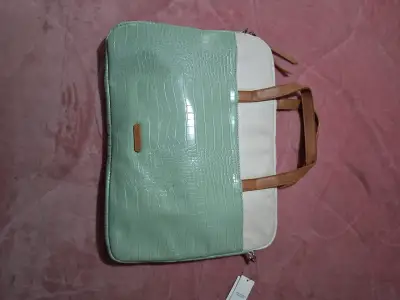 Cartera roja elegante - miniatura 3