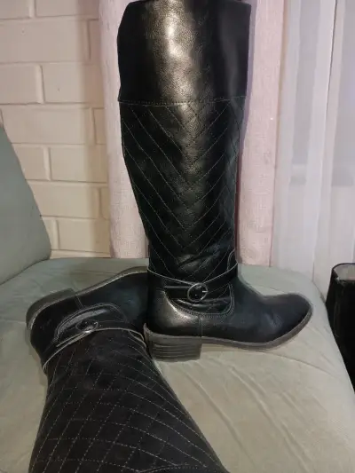 Botas largas de cuero negro - miniatura 3