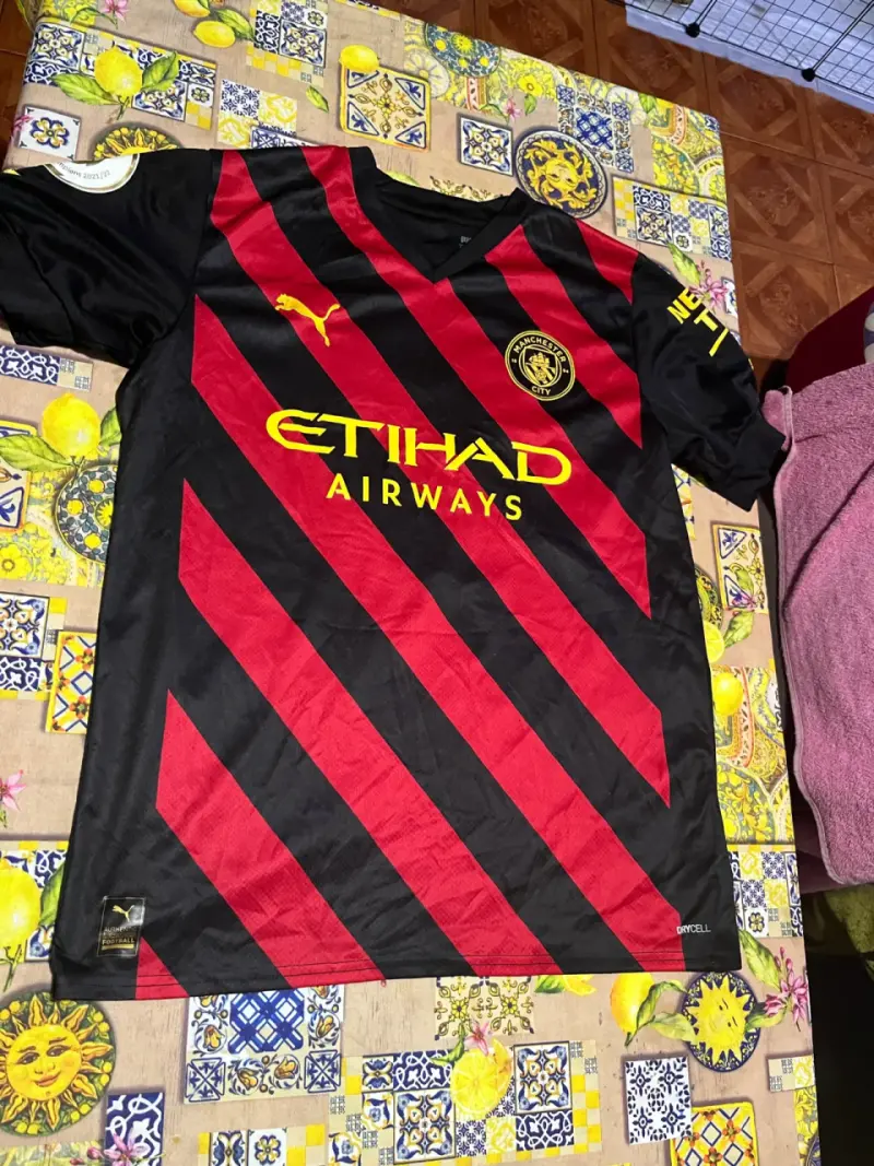Camiseta Manchester City negra y roja - 1