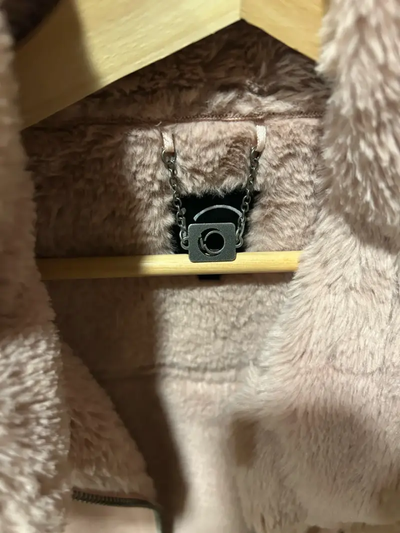 Chaqueta rosada muy poco usado - 2