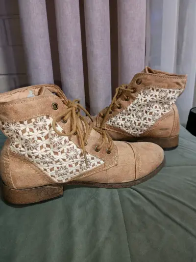 Botines beige con encaje - miniatura 2