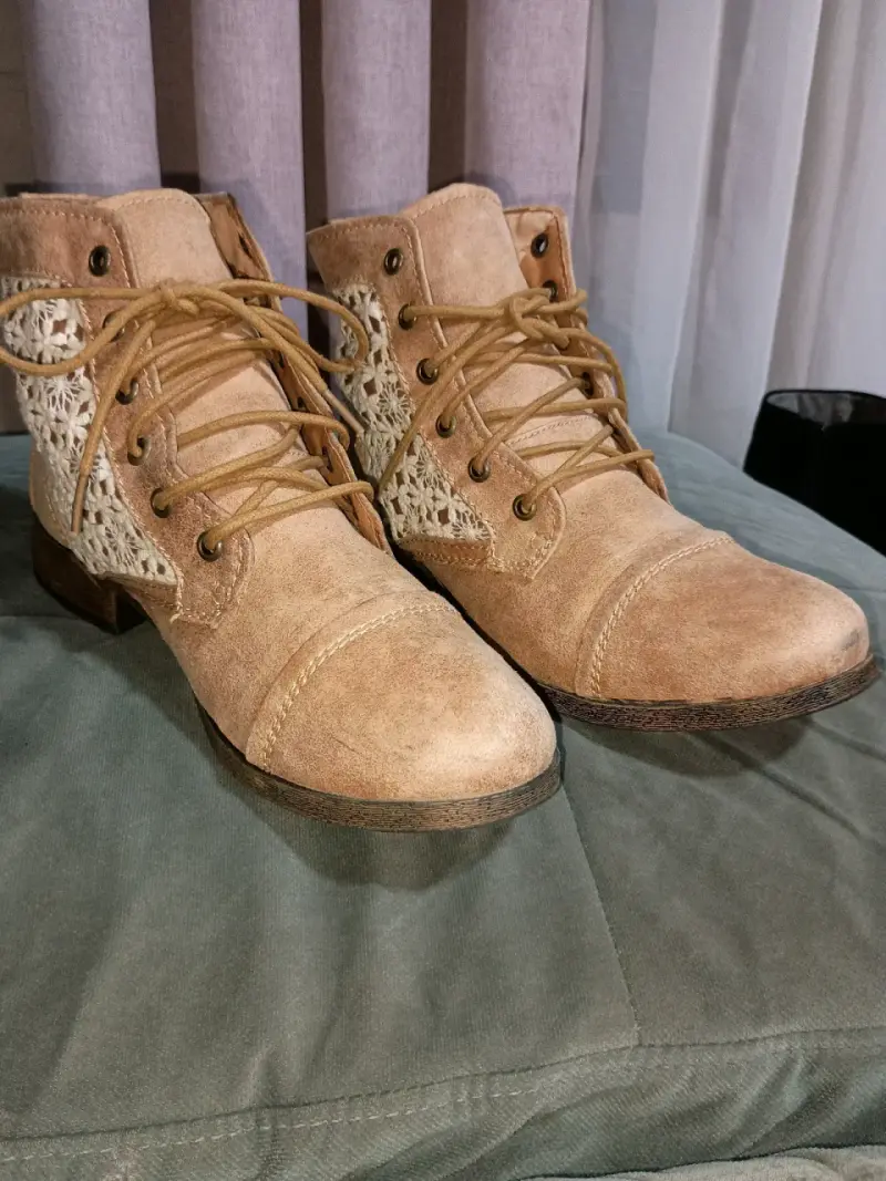 Botines beige con encaje - 3