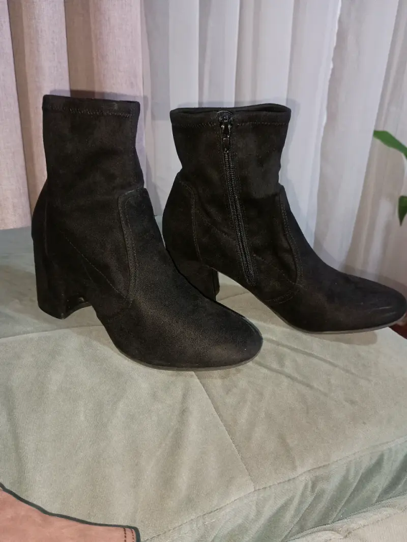 Botines negros de tacón medio - 1