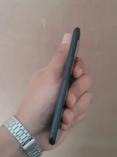 iPhone SE 2022 🔋80% - miniatura 3