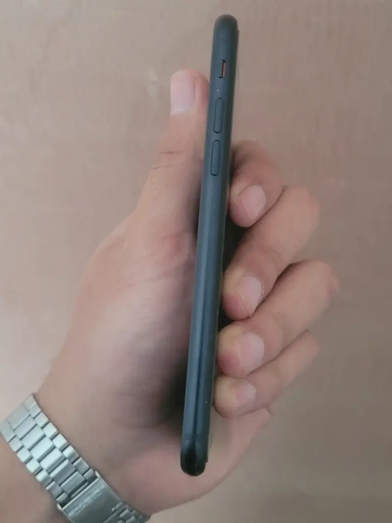 iPhone SE 2022 🔋80% - 4