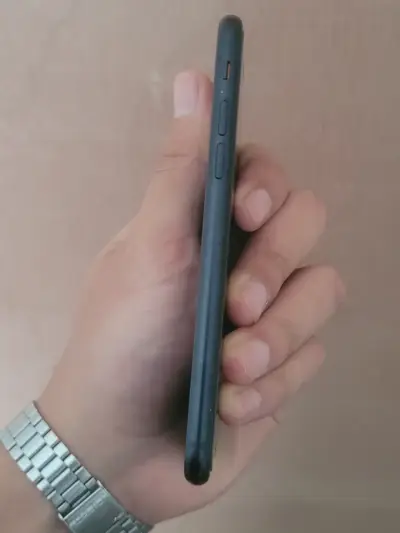 iPhone SE 2022 🔋80% - miniatura 4