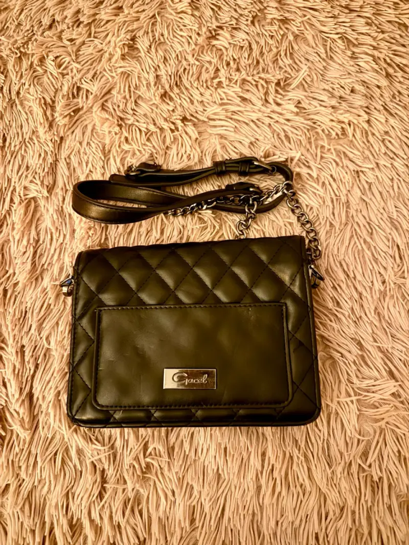 Cartera negra con cadena metálica - 2