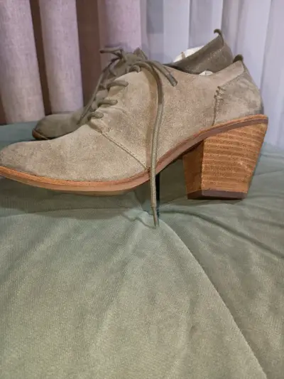 Zapatos de gamuza con taco medio - miniatura 1