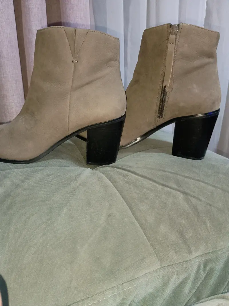 Botines beige con tacón - 4