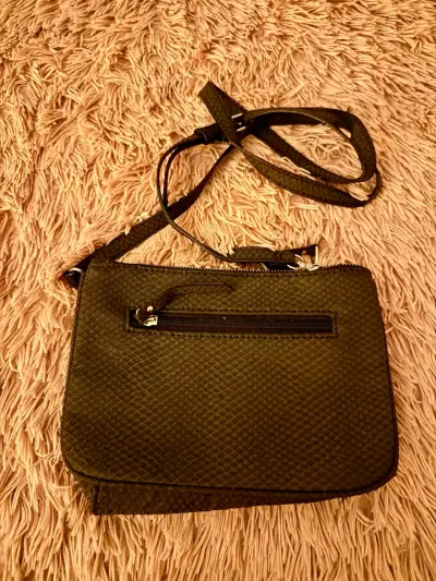 Cartera Amphora negra estilo serpiente - miniatura 2