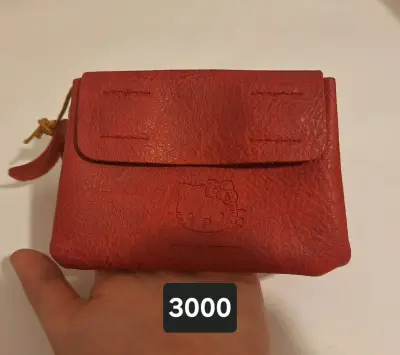 Monedero rojo tipo cuerina Hello Kitty - miniatura 1