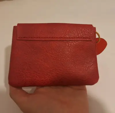 Monedero rojo tipo cuerina Hello Kitty - miniatura 2