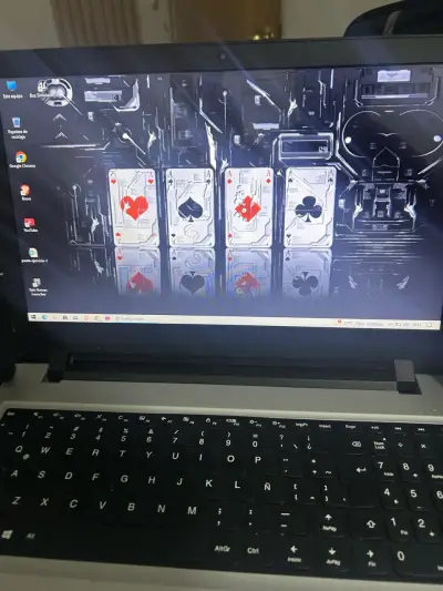 Notebook plateado con cargador - miniatura 4