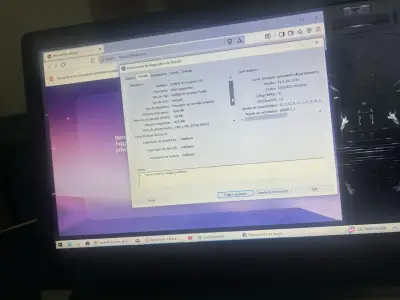 Notebook plateado con cargador - miniatura 5