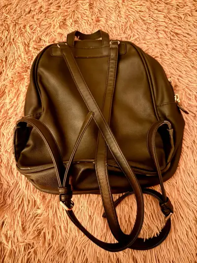 Mochila de cuero Guess negra - miniatura 2