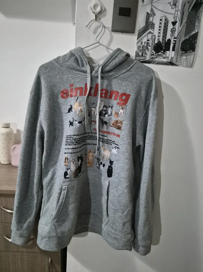 Polerón gris con diseño de gatos - 1