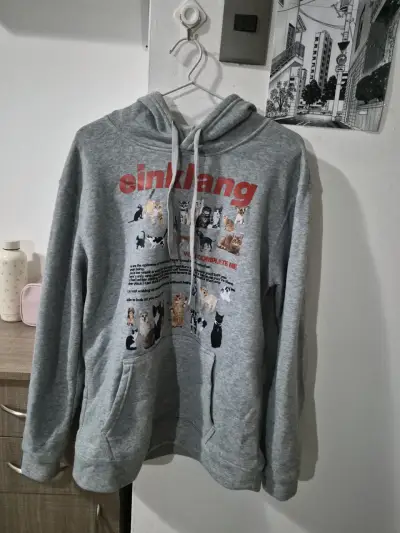 Polerón gris con diseño de gatos - miniatura 1