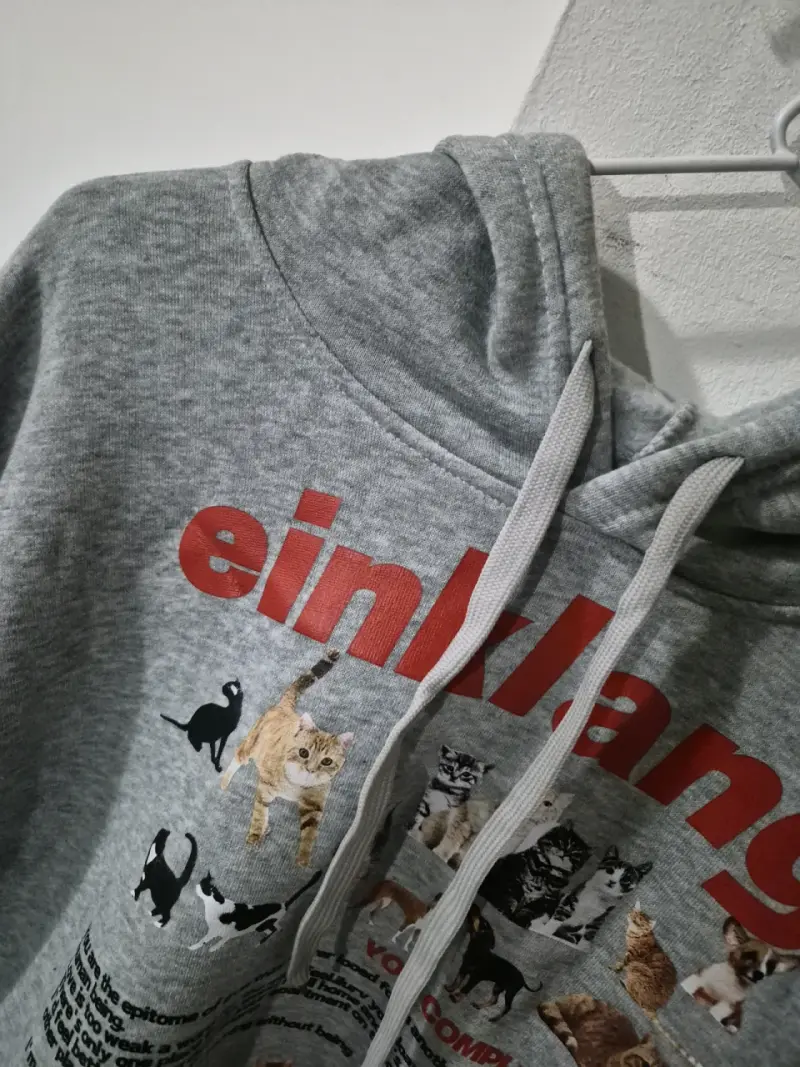 Polerón gris con diseño de gatos - 2