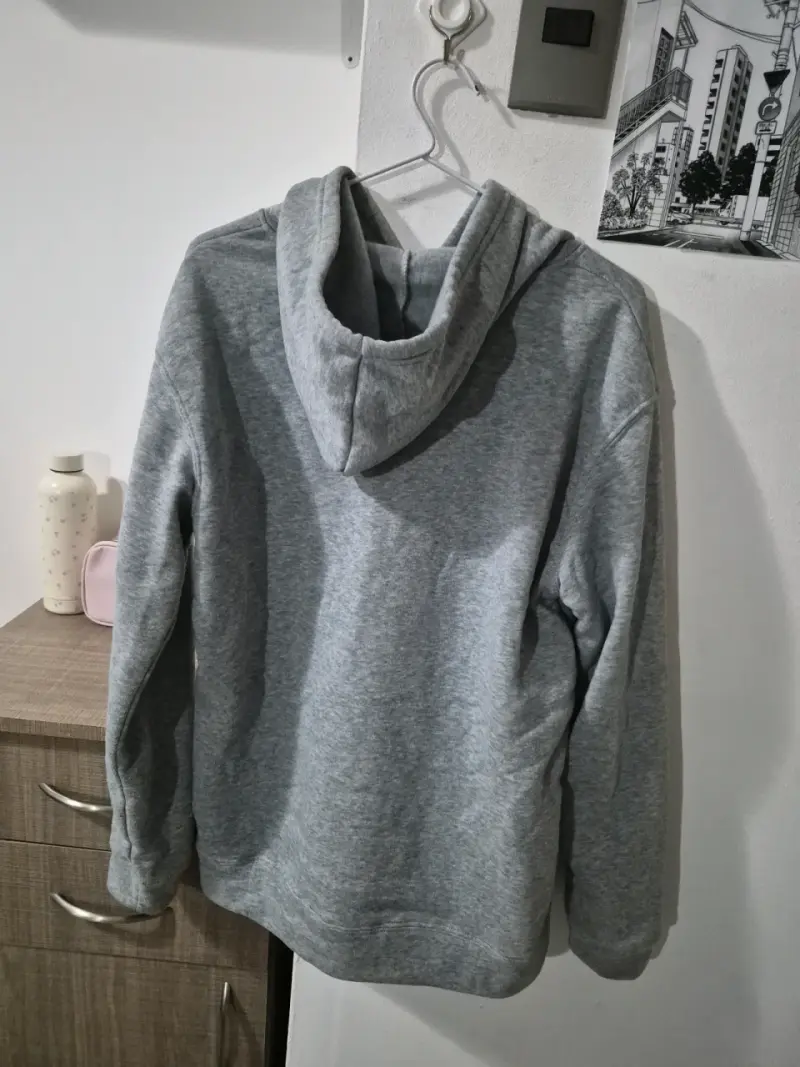 Polerón gris con diseño de gatos - 3