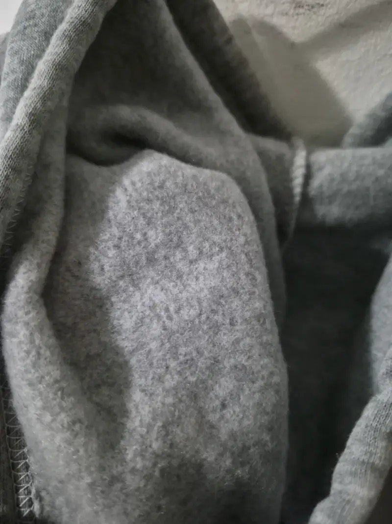 Polerón gris con diseño de gatos - 4