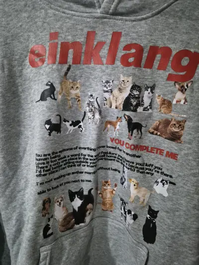 Polerón gris con diseño de gatos - miniatura 5