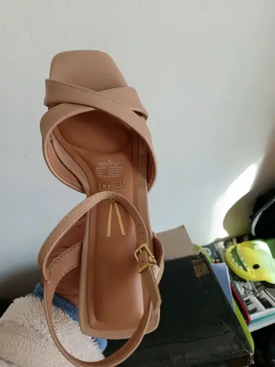Sandalias plataforma color nude - miniatura 3