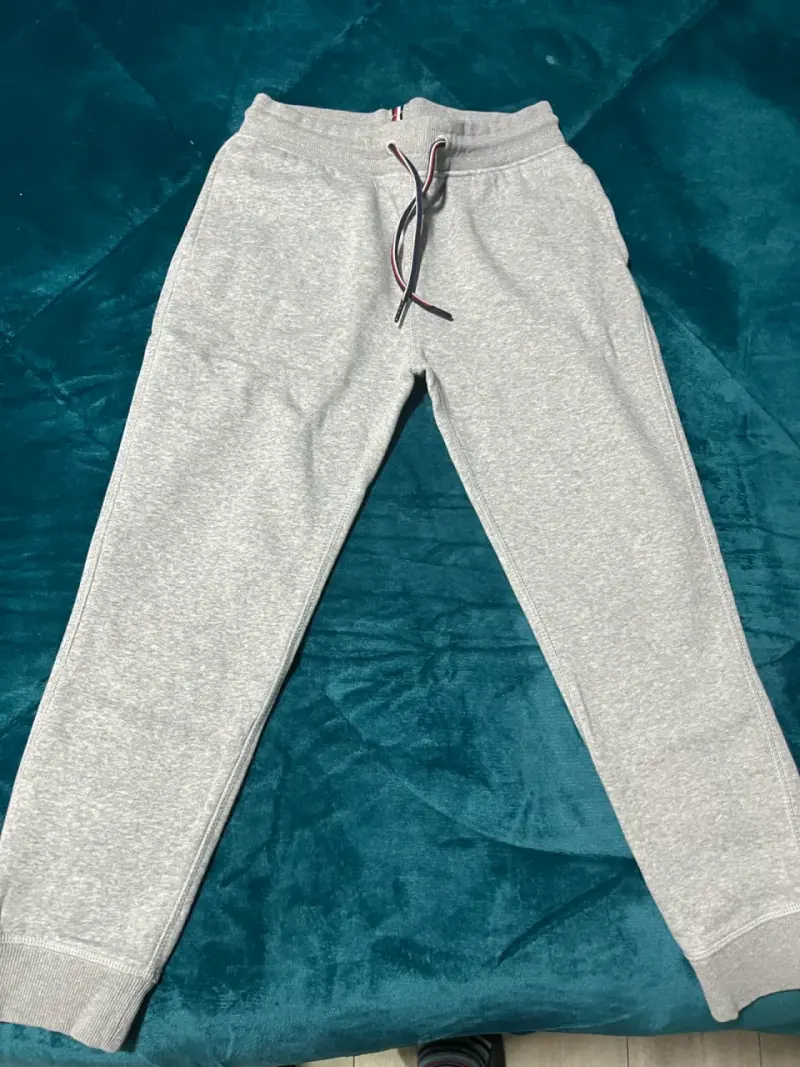 Pantalón gris Tommy Hilfiger - 2