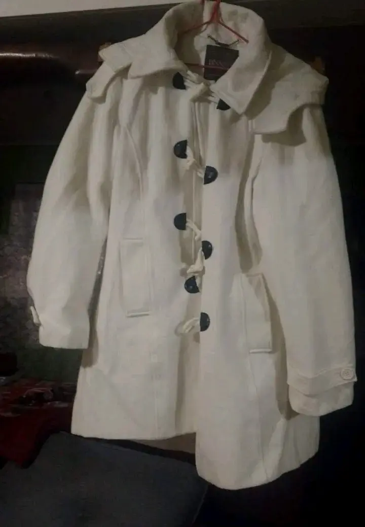 Abrigo blanco estilo trenca talla L - 1
