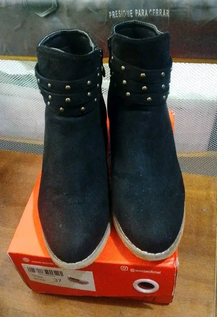 Botines negros con tachas talla 37 - 1