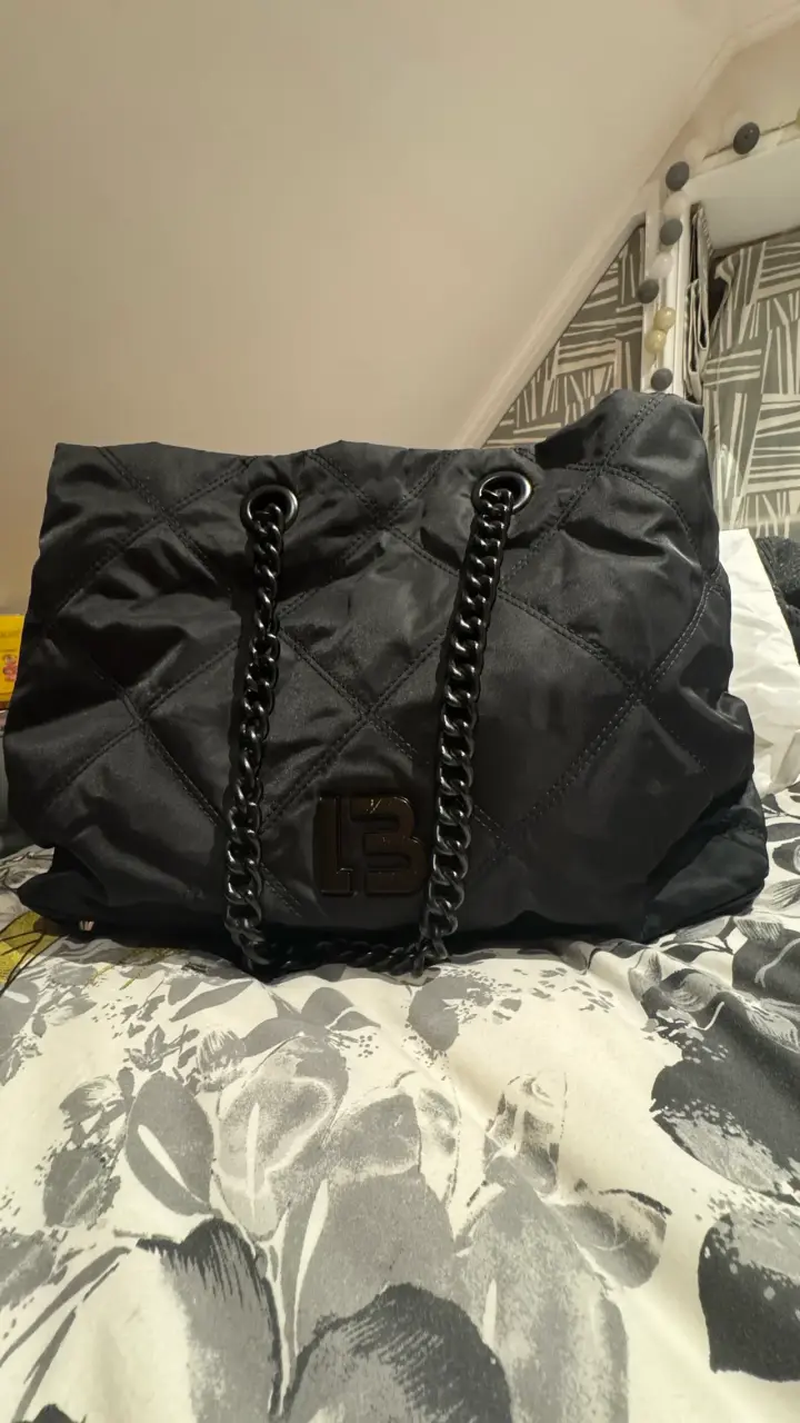 Cartera bimba y Lola negra con cadena - 2