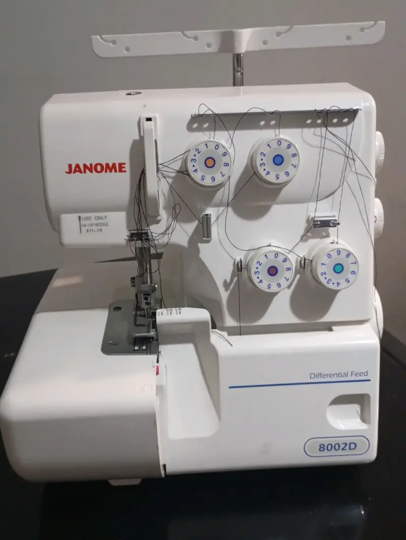 Máquina overlock Janome 8002D - 3